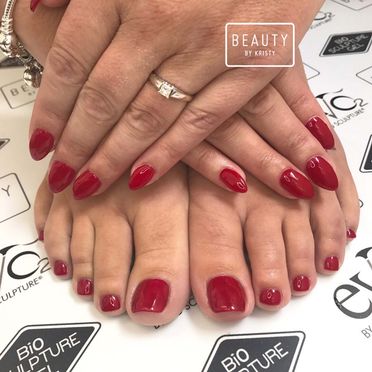 red toes and nials